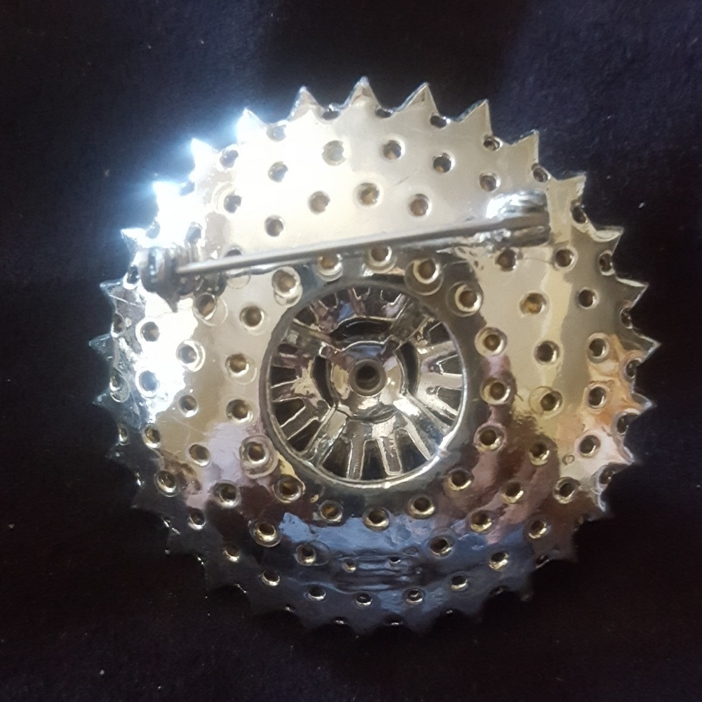 VINTAGE CRYSTAL BROACH